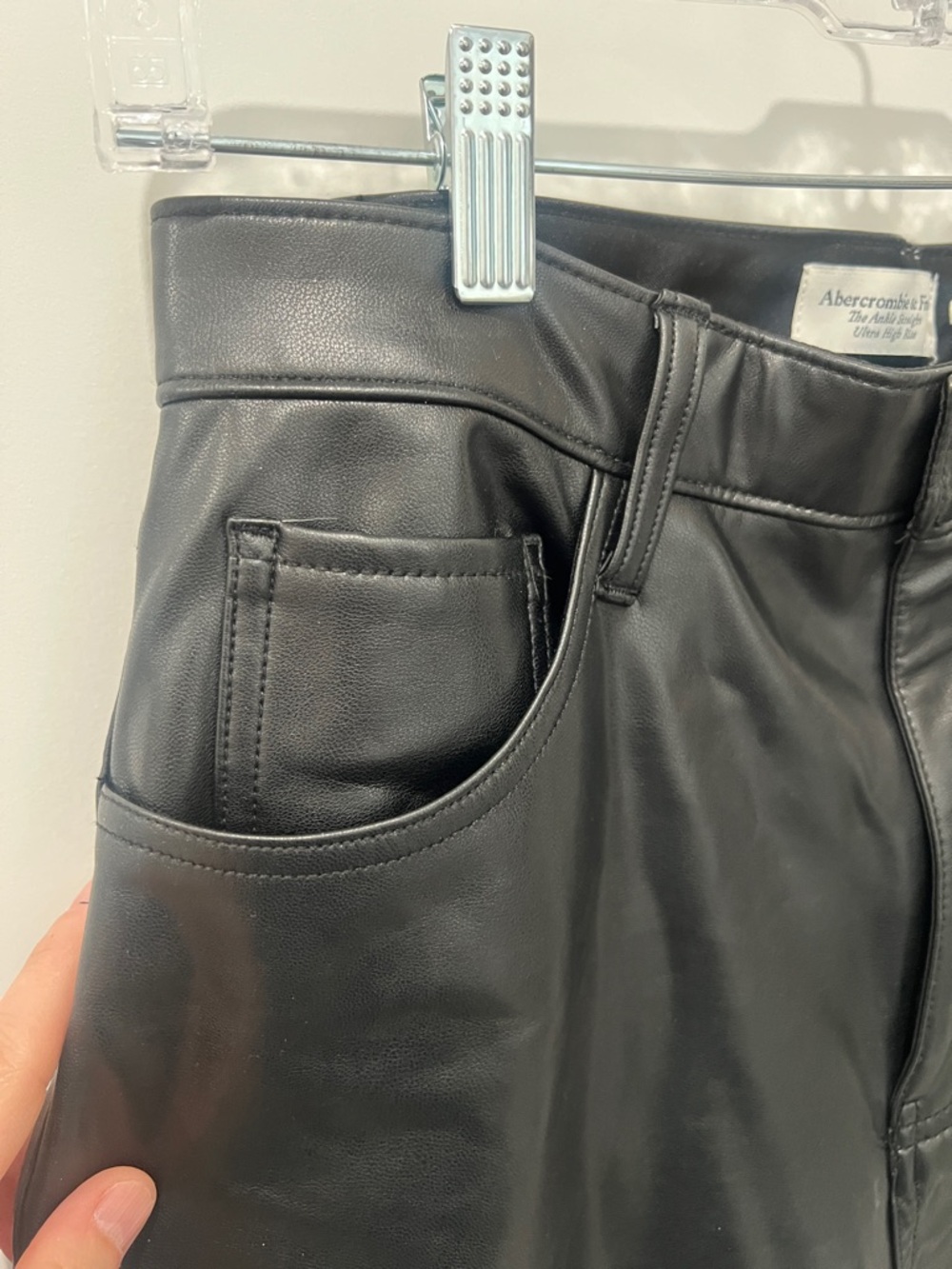 Abercrombie & Fitch Black Vegan Leather Ankle Straight High Rise Pants Size 28 - Picture 4 of 6